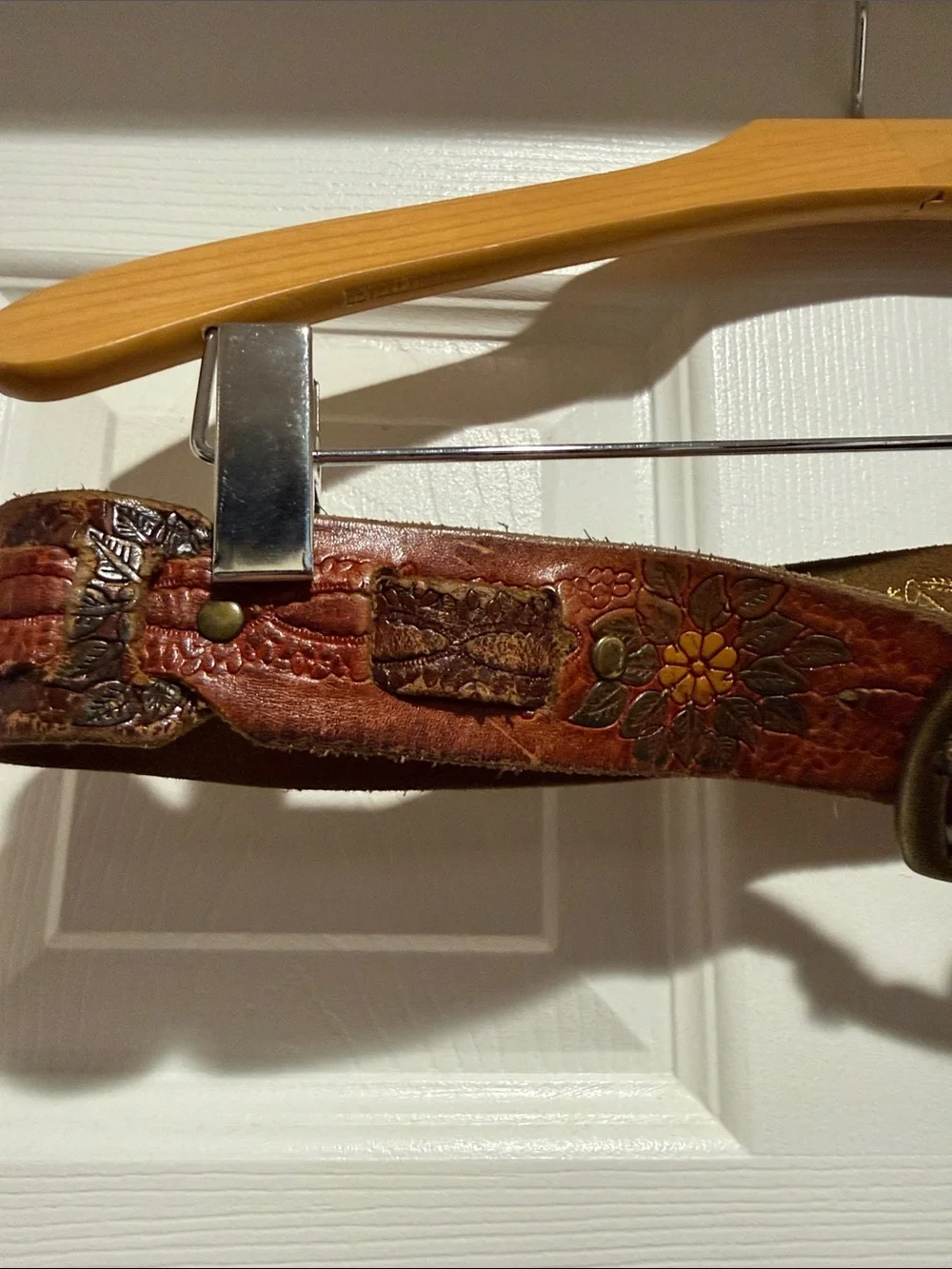 Gap-Women’s Vintage Floral Tooled Leather Belt in Brown